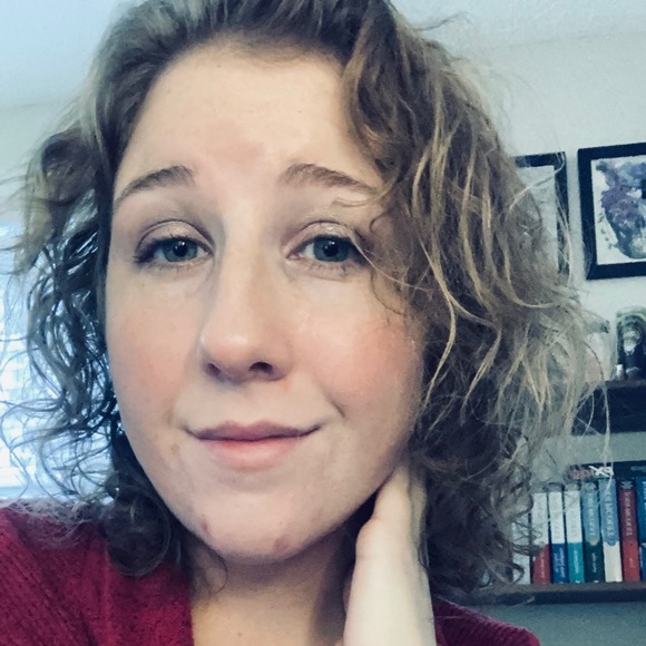 Meet your Posher, Kim - Picture 2 of 2